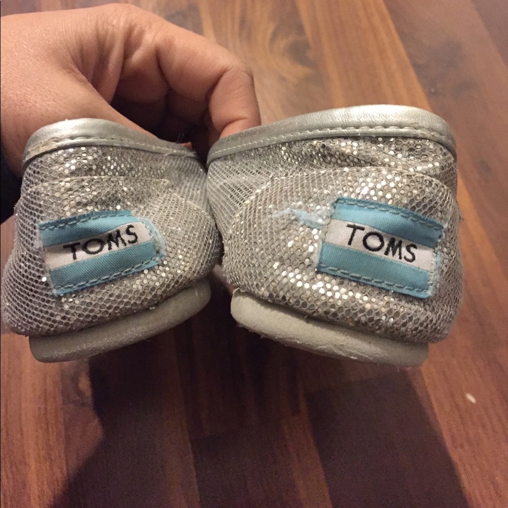 Toms - Picture 3 of 5